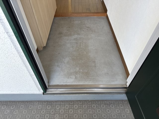 コーポラスピーチの玄関