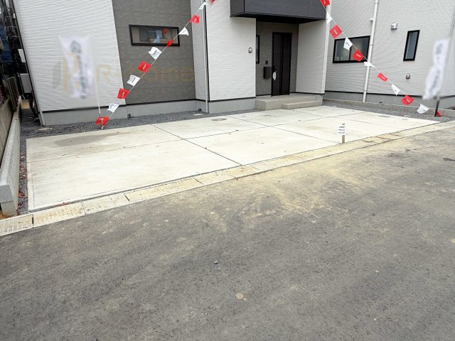 土浦市木田余1期　新築戸建て　2号棟の駐車場|カースペースは2台お停めいただけます♪