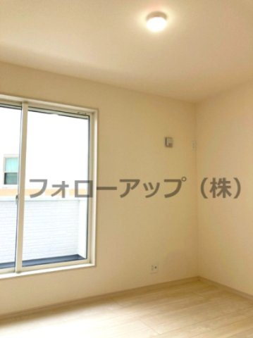リーブルガーデン枚方市甲斐田新町の洋室|落ち着いた色調の洋室です