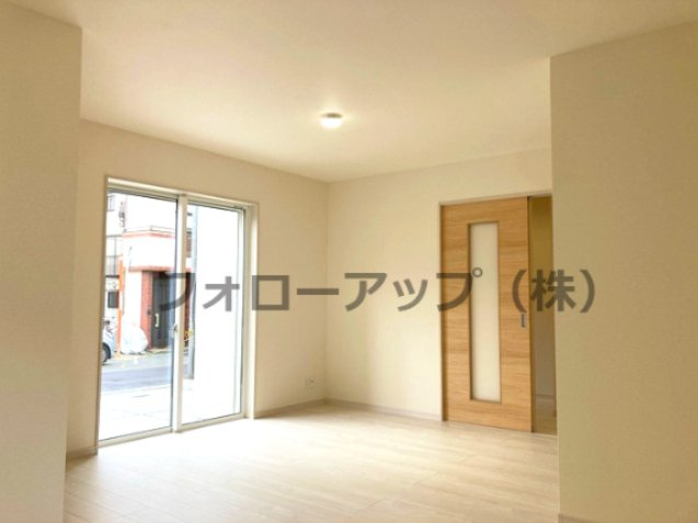 リーブルガーデン枚方市甲斐田新町の居間・リビング