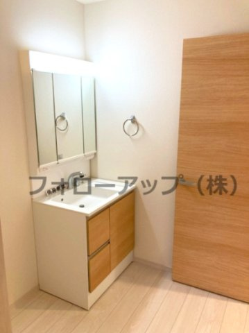 リーブルガーデン枚方市甲斐田新町の独立洗面台|朝の支度にも助かる、独立の洗髪洗面化粧台