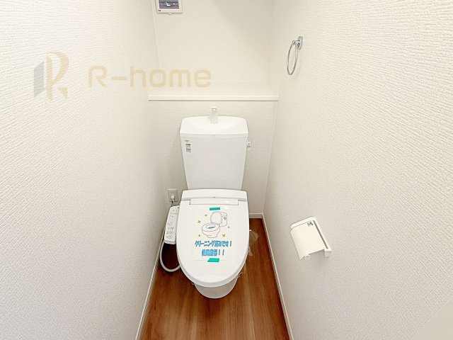 土浦市木田余1期　新築戸建て　4号棟のトイレ|温水洗浄便座付きのトイレ。
トイレが２ヵ所設置で朝の忙しい時間でも安心です。