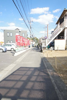 【前面道路含む現地写真】 | 【仲介手数料無料！！】日野市南平2丁目　新築戸建て（全2棟）2号棟　5699万円