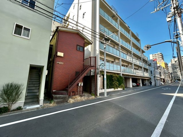 杉並区西荻南2丁目　建築条件付き売地の前面道路含む現地写真|2026.03.08撮影

現地ご見学希望・資料請求などお気軽にお問い合わせ下さい！
03-5990-5201