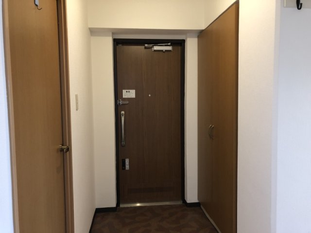 大倉山ハイム7号棟の玄関