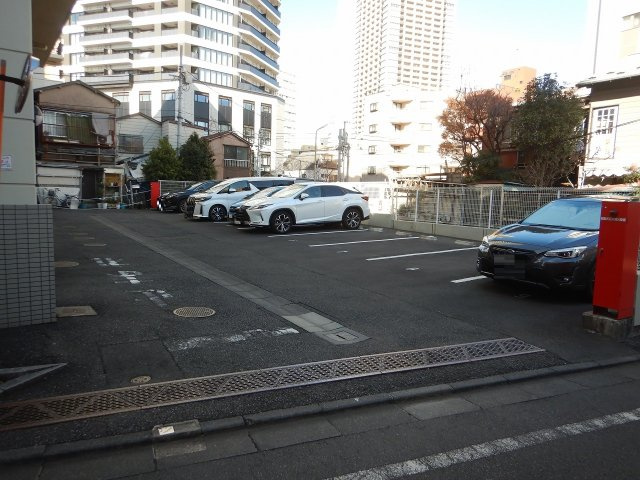 イトーピアマイズ池袋の駐車場