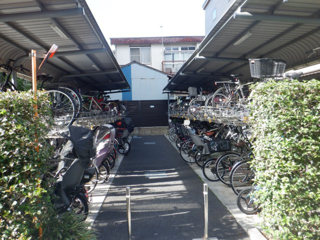 ルネ町屋の駐輪場