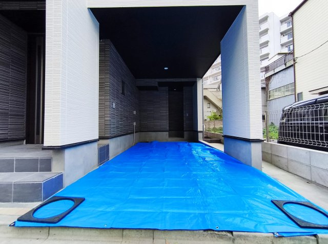 板橋区小豆沢4丁目 全3棟 C号棟の駐車場|大切な愛車を雨風から守るビルトインガレージ(C号棟)