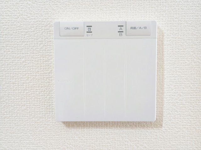 板橋区小豆沢4丁目 全3棟 C号棟の居間・リビング|頭寒足熱で理想的に空間を暖める床暖房を装備しています(C号棟)