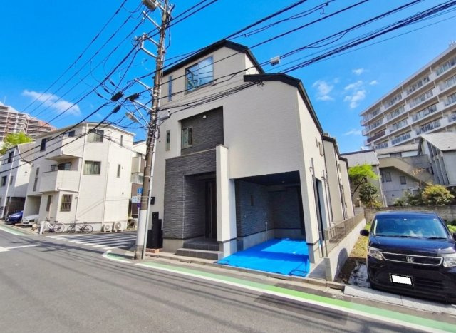 板橋区小豆沢4丁目 全3棟 C号棟の外観|スーパー、コンビニも近く毎日のお買い物も快適
セブンタウン板橋小豆沢も徒歩10分
生活しやすい住環境です