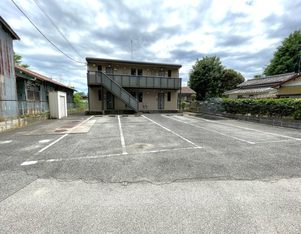 クレドールの駐車場