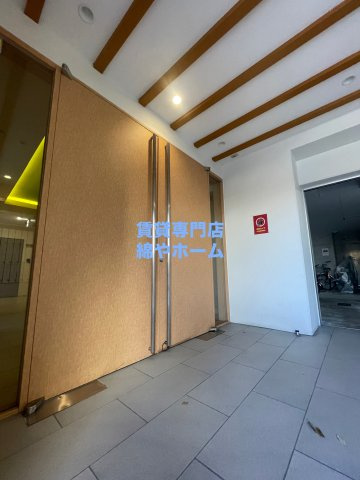 アイボリーポワント難波WESTのエントランス|落ち着いたエントランスです