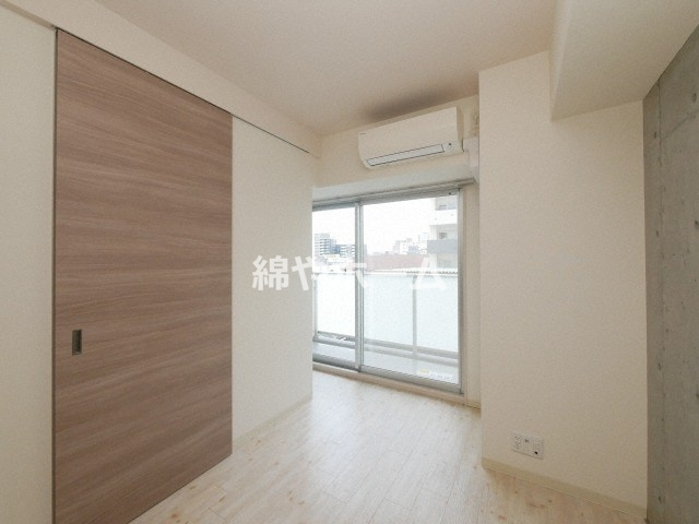 アイボリーポワント難波WESTの洋室|コンパクトで使いやすい洋室です