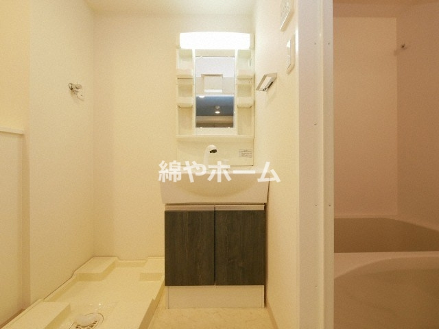 アイボリーポワント難波WESTの洗面所|朝の身支度には欠かせない独立洗面化粧台