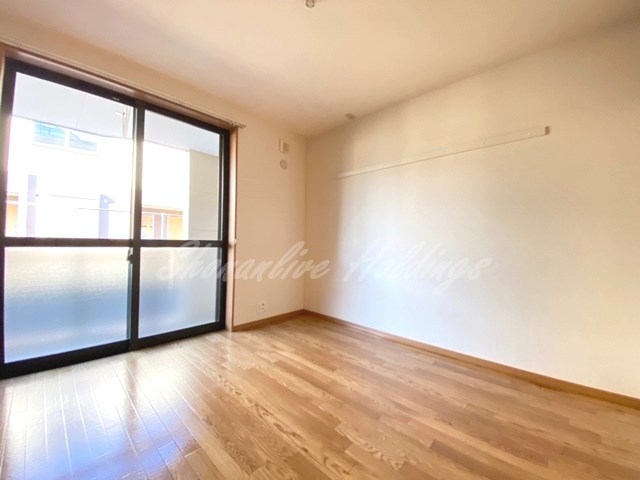 茅ヶ崎市小和田２丁目のアパートの寝室