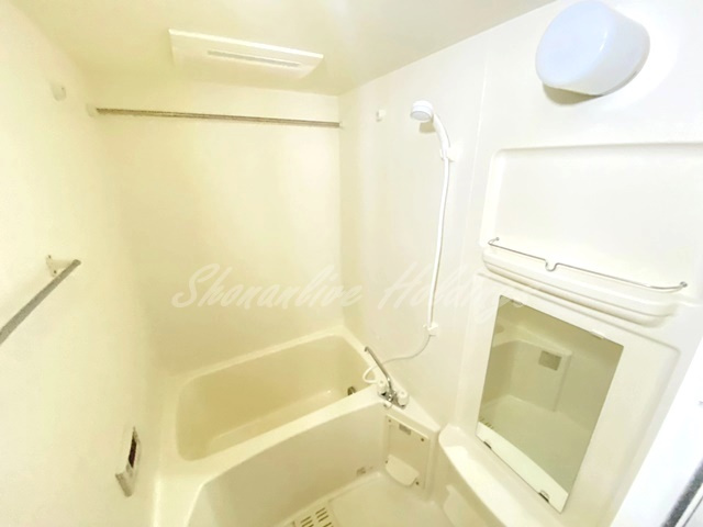 茅ヶ崎市小和田２丁目のアパートの浴室