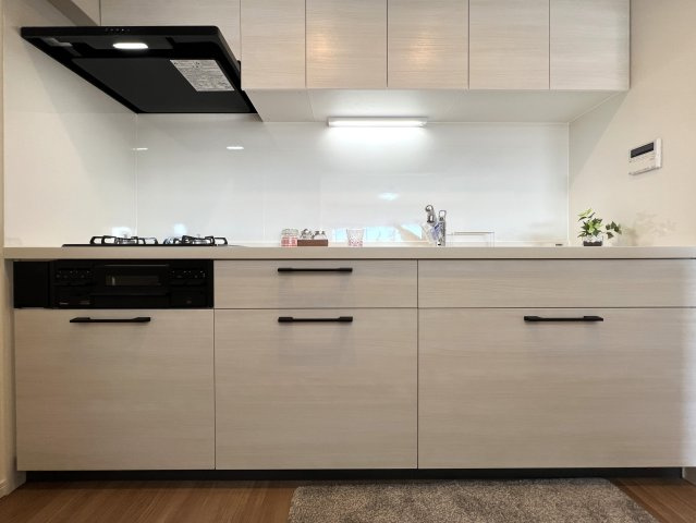 マンション暮らしでも譲れないワンにゃんライフ♪【リフォーム／ヒルトップ横濱根岸セントラルコート】のキッチン|お料理しやすいキッチンです