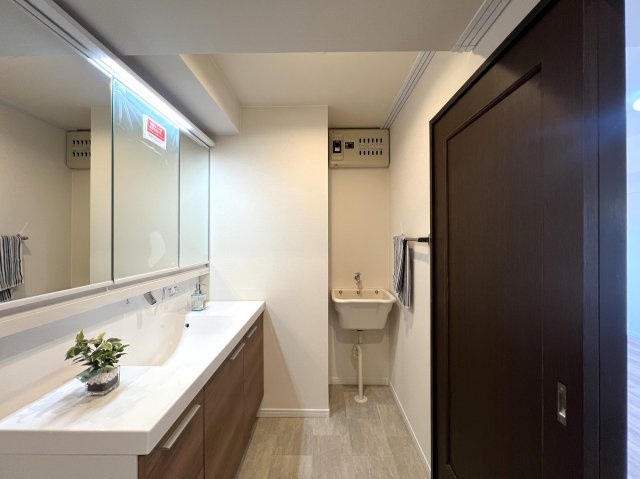 マンション暮らしでも譲れないワンにゃんライフ♪【リフォーム／ヒルトップ横濱根岸セントラルコート】の脱衣所