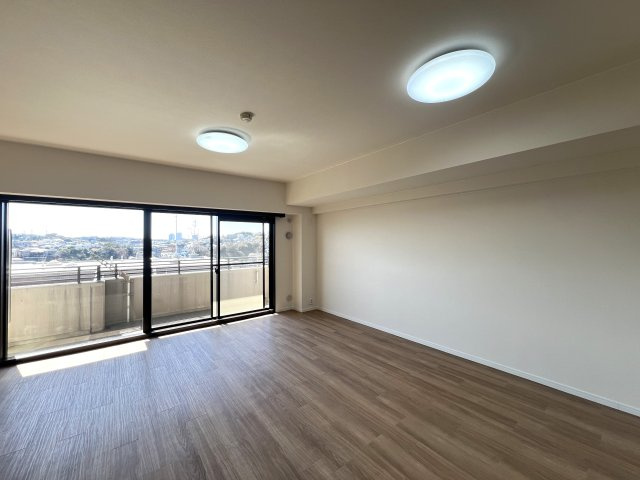 マンション暮らしでも譲れないワンにゃんライフ♪【リフォーム／ヒルトップ横濱根岸セントラルコート】の居間・リビング|居間です