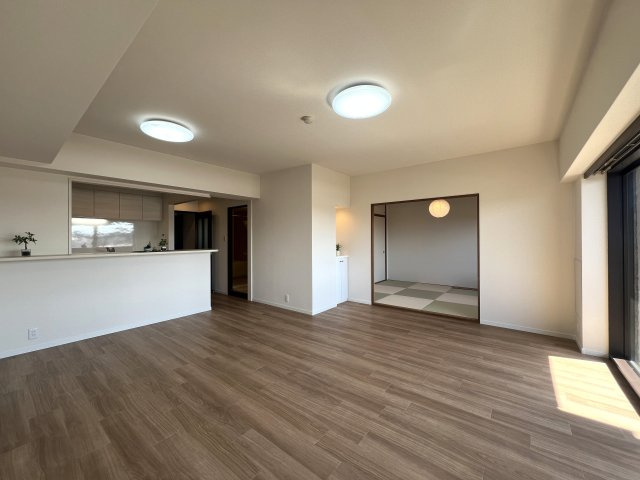 マンション暮らしでも譲れないワンにゃんライフ♪【リフォーム／ヒルトップ横濱根岸セントラルコート】の居間・リビング|ゆったり過ごせる居間です