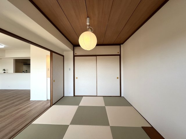 マンション暮らしでも譲れないワンにゃんライフ♪【リフォーム／ヒルトップ横濱根岸セントラルコート】の和室|畳の上でゆっくりとくつろげる和室です