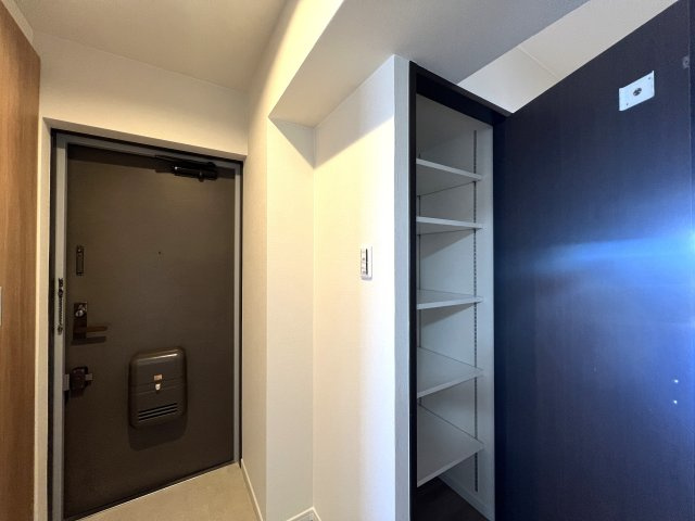 マンション暮らしでも譲れないワンにゃんライフ♪【リフォーム／ヒルトップ横濱根岸セントラルコート】の収納|小物を収納するのに便利です