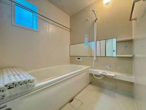 【LIGNAGE】小平市仲町第１期の浴室|浴室乾燥機が標準装備のバスルーム。
雨の日のお洗濯はもちろん、花粉対策や防カビにもお使いいただけます♪