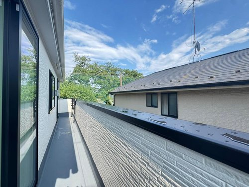【LIGNAGE】小平市仲町第１期のバルコニー|２階居室は全室にバルコニーを設置しておりますので、ぽかぽかです♪