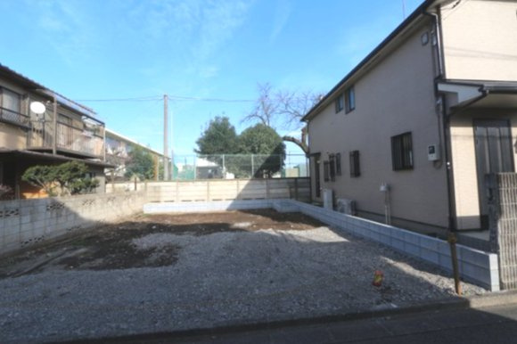 【LIGNAGE】小平市仲町第１期の外観|太陽光パネルを設置したZEH水準の高気密・高断熱住宅。家計に優しく、夏は涼しく冬は暖かい、一年を通して快適な暮らしを実現します。