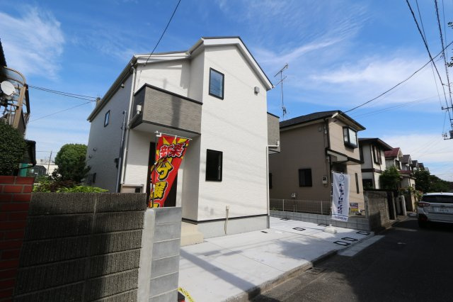 【LIGNAGE】小平市仲町第１期の外観|太陽光発電標準搭載住宅。
暮らしにやさしい次世代ハイブリット住宅です♪