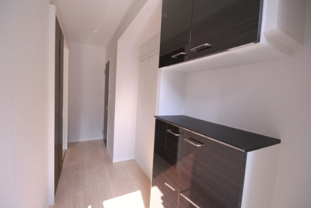 フィオレオ新屋敷の玄関