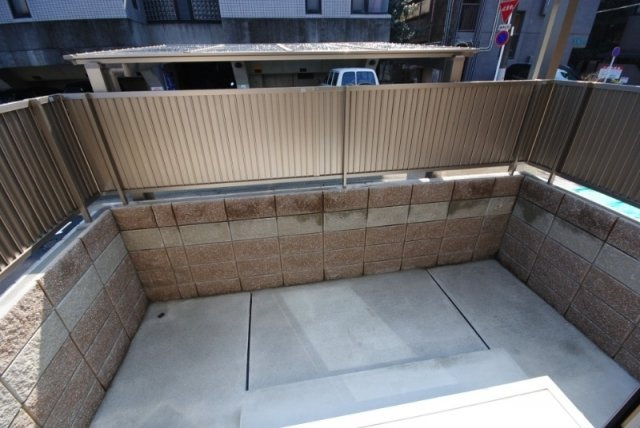 フィオレオ新屋敷のバルコニー