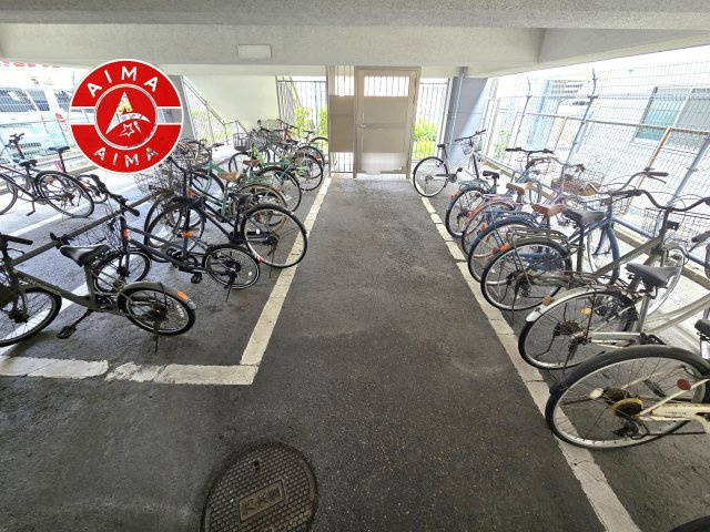 ツインタワー空港通りの駐輪場|屋根付きの駐輪場で、自転車を雨から守れます。