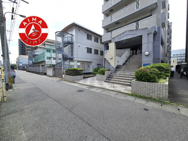 ツインタワー空港通りの現況写真|前面道路を含む現地写真です。