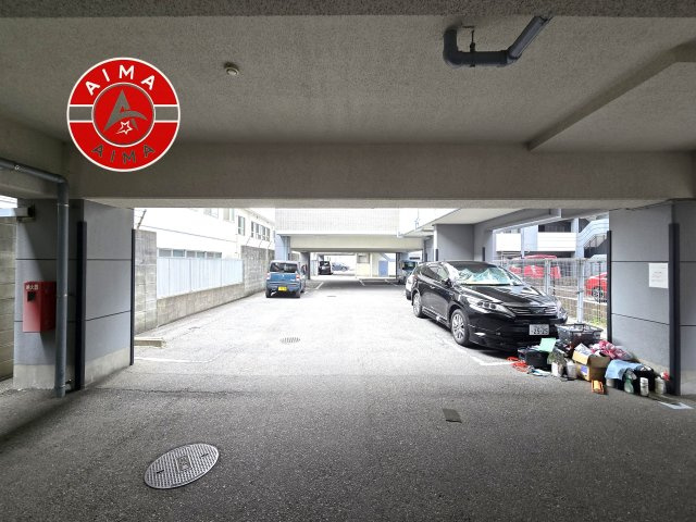 ツインタワー空港通りの駐車場|駐車場が敷地内にあるため、防犯面でも安心してお車をご利用いただけます。