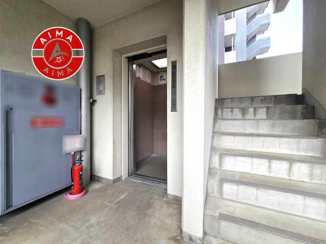 ツインタワー空港通りのその他共用部分|エレベーターがあり、小さなお子様連れや重い荷物の際も安心です。