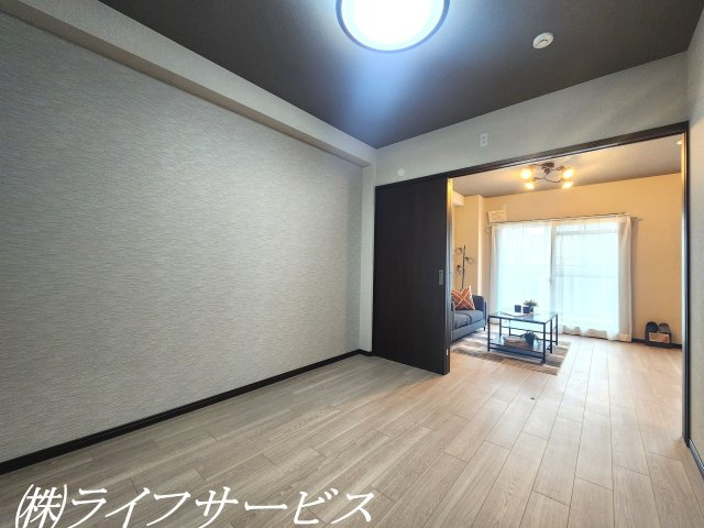 【洋室】 | ユニハイム十三野中 | 洋室5.1帖／クローゼット有