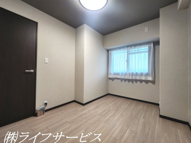 【洋室】 | ユニハイム十三野中 | 洋室5.2帖／クローゼット有