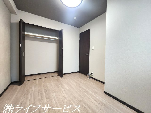 【洋室】 | ユニハイム十三野中 | 洋室5.2帖／クローゼット有
