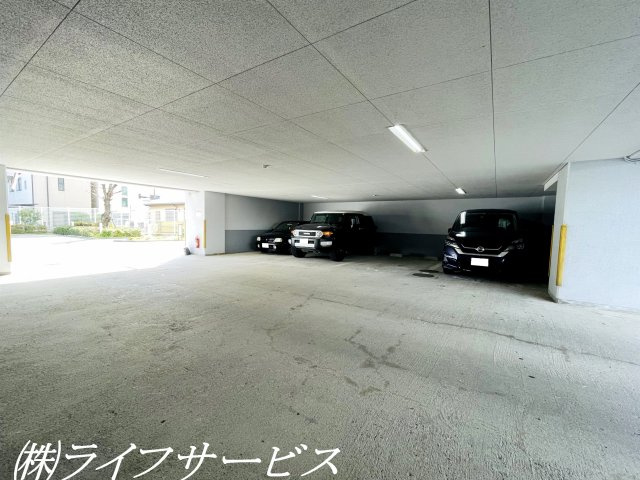 【駐車場】 | ユニハイム十三野中 | 駐車場