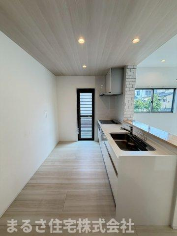 月見ヶ丘6丁目　中古戸建の駐車場