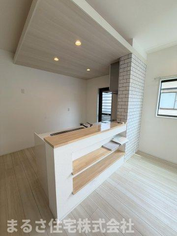 月見ヶ丘6丁目　中古戸建の前面道路含む現地写真