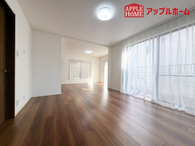 [中古住宅] さいたま市大宮区三橋1丁目の居間・リビング|広々リビングで家族の会話も弾みます♪家族団らんの秘訣は間取りにあり☆夢のマイホームを一緒に叶えましょう！