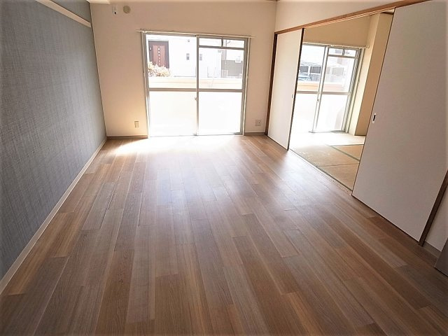 パークアベニュー南五葉の居間・リビング|日当たりの良い明るいリビングスペース