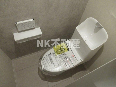 【トイレ】 | エトワールヴィルR小阪本町ザ・レジデンス（河内小阪賃貸） | 落ち着いた色調のトイレです