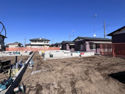 【外観】 | ブルーミングガーデン結城市結城　2号棟 | 建設中現地写真（同社施工完成物件・モデルハウスがご見学いただけます）
