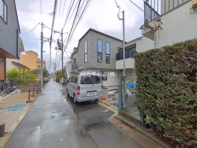 杉並区桃井1丁目 全2棟 1号棟の前面道路含む現地写真|現地(2026年3月26日撮影)