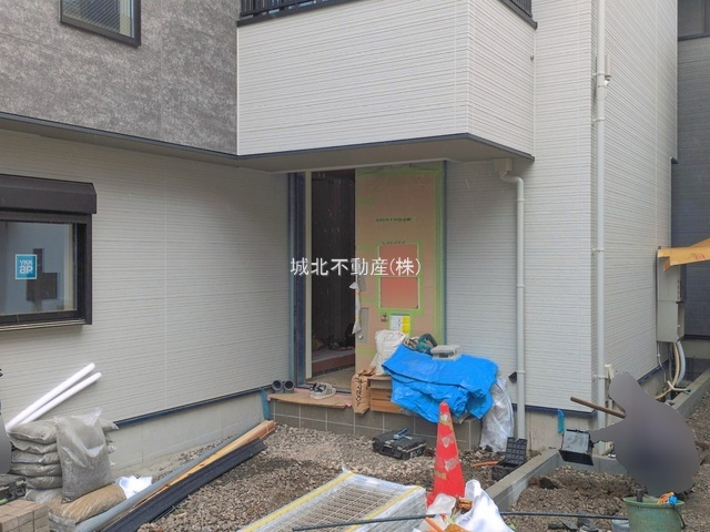 杉並区桃井1丁目 全2棟 1号棟の玄関