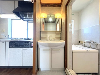 【独立洗面台】 | 植田山住宅 | ◆南向き、高台につき陽当たり、眺望良好
◆広々バルコニー
◆ウッドデッキ有
◆縁側のある嬉しい間取です
◆名古屋市住宅供給公社旧分譲