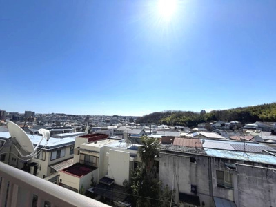 【展望】 | 植田山住宅 | ◆南向き、高台につき陽当たり、眺望良好
◆広々バルコニー
◆ウッドデッキ有
◆縁側のある嬉しい間取です
◆名古屋市住宅供給公社旧分譲